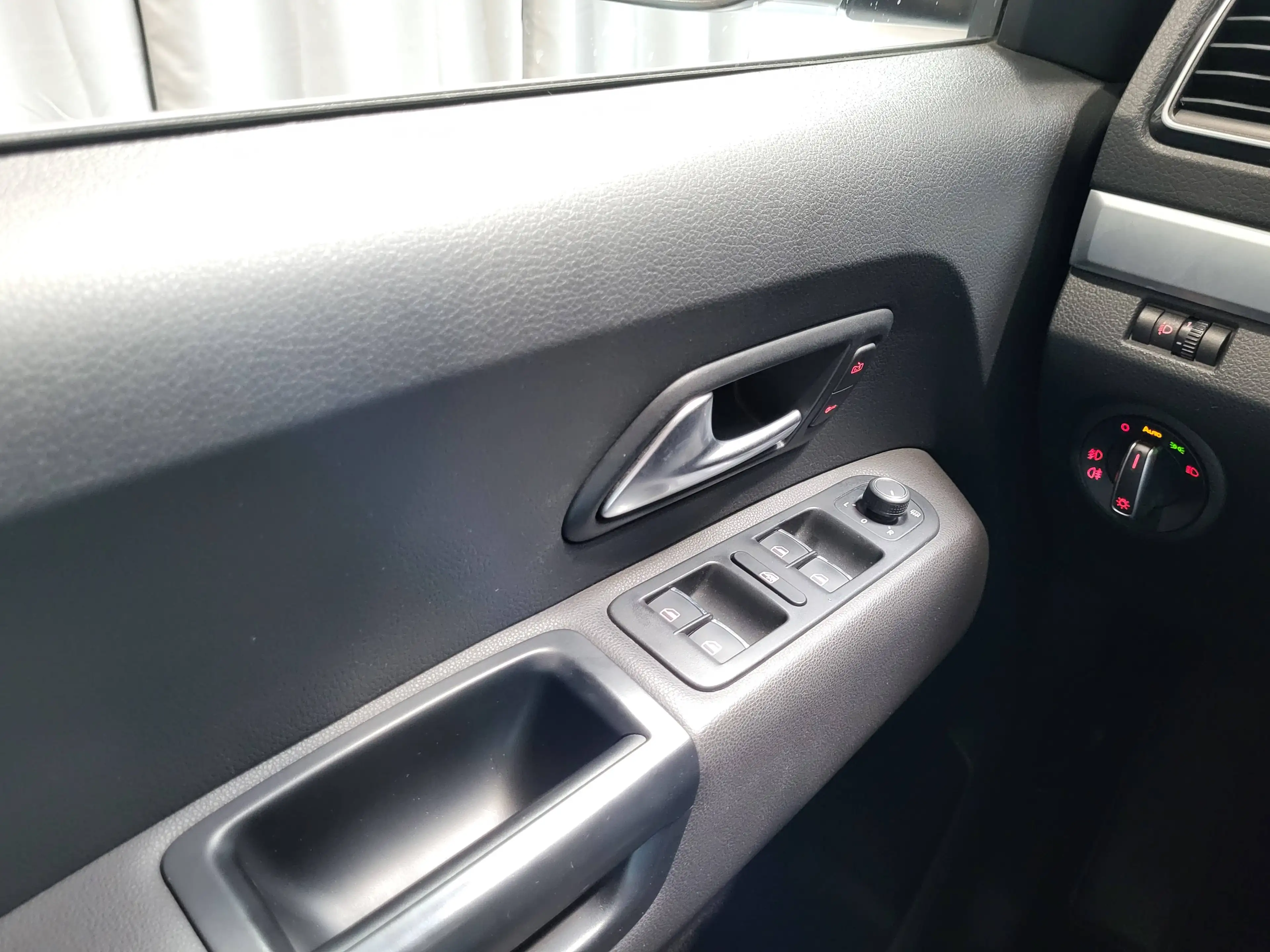 Volkswagen Amarok 3.0 TDI 4Motion DoubleCab *Navi| Xenon|AHK* — photo 14