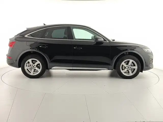 Audi Q5 view 6