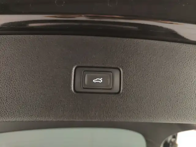 Audi Q5 view 12