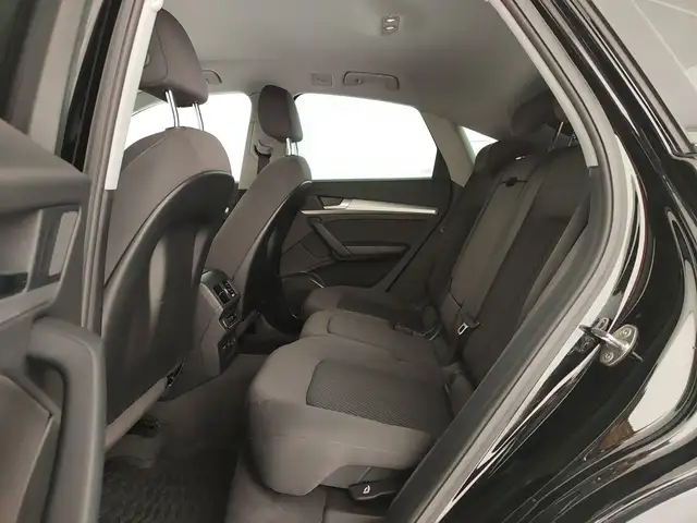 Audi Q5 view 11