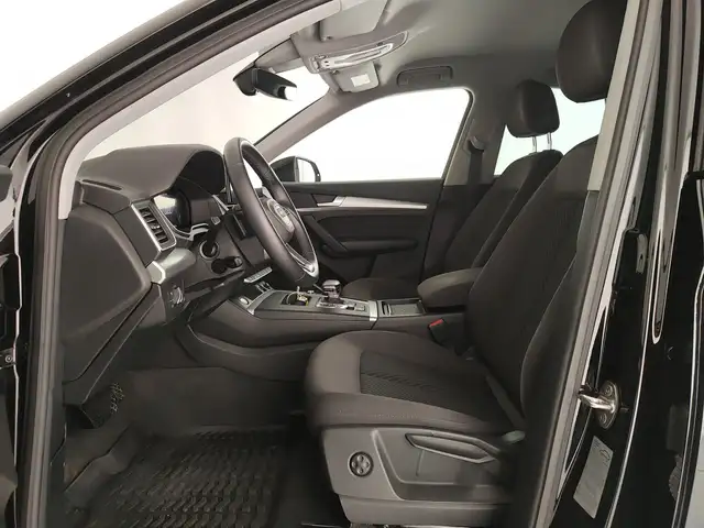 Audi Q5 view 9