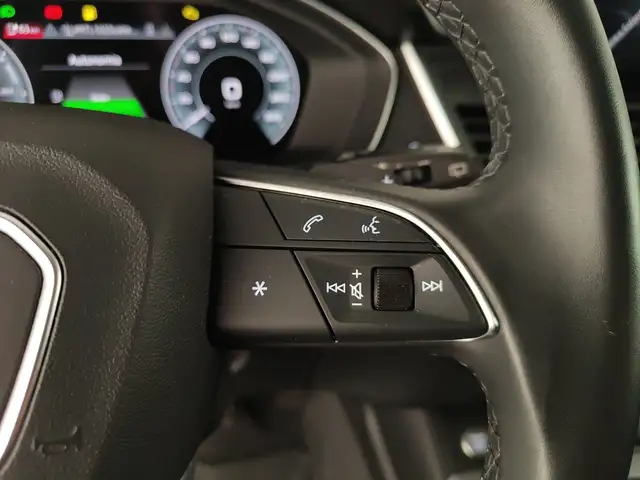 Audi Q5 view 15