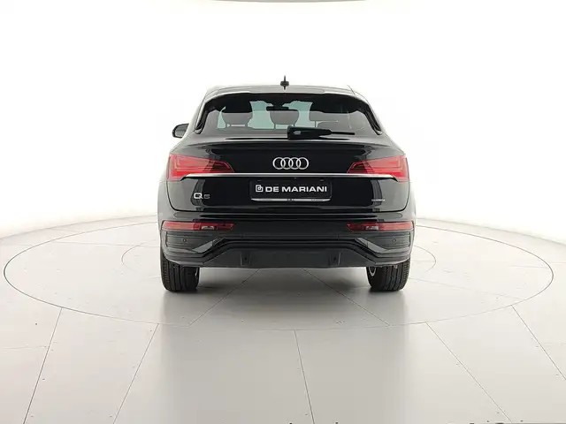 Audi Q5 view 4