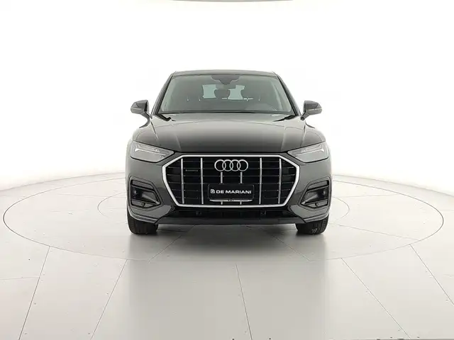 Audi Q5 view 8