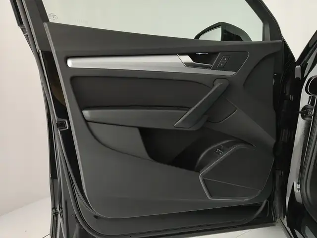 Audi Q5 view 10