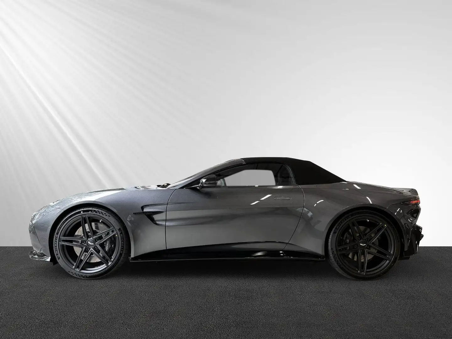 Aston Martin V8 Roadster MY26, Deutsch Grau - 2