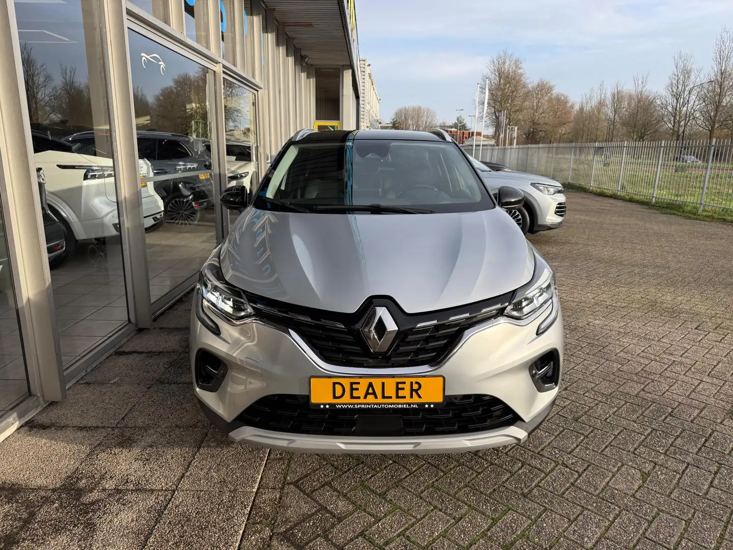 Renault Captur 1.3 TCe 130 Edition One 131PK / NAVIGATIE / ACHTER Grey - 2