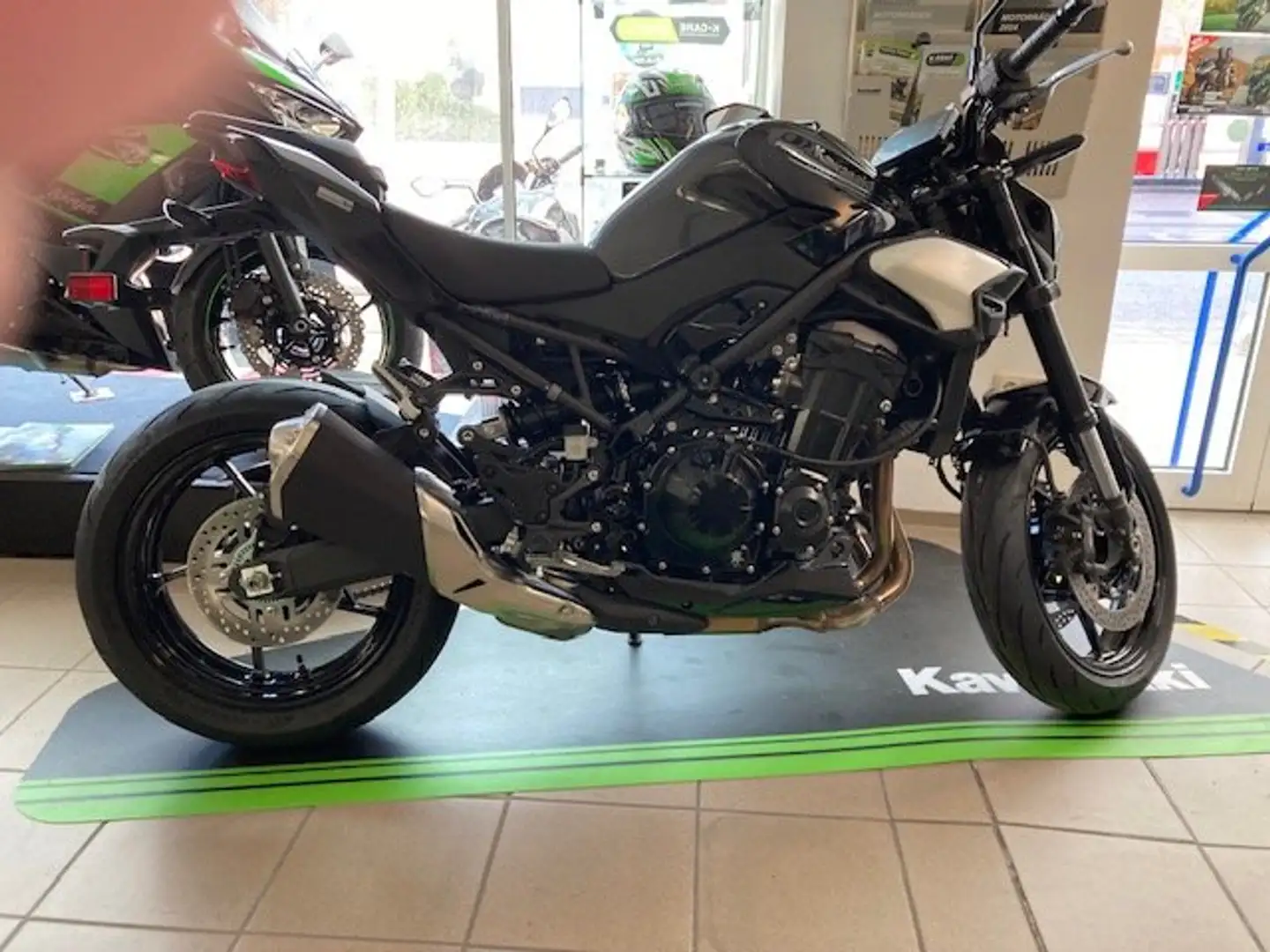 Kawasaki Z 900 Modell 2025 Negro - 1