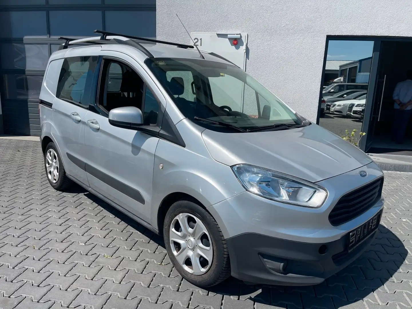 Ford Tourneo Courier 1.0 EcoBoost 74kW Trend KLIMA Silber - 2