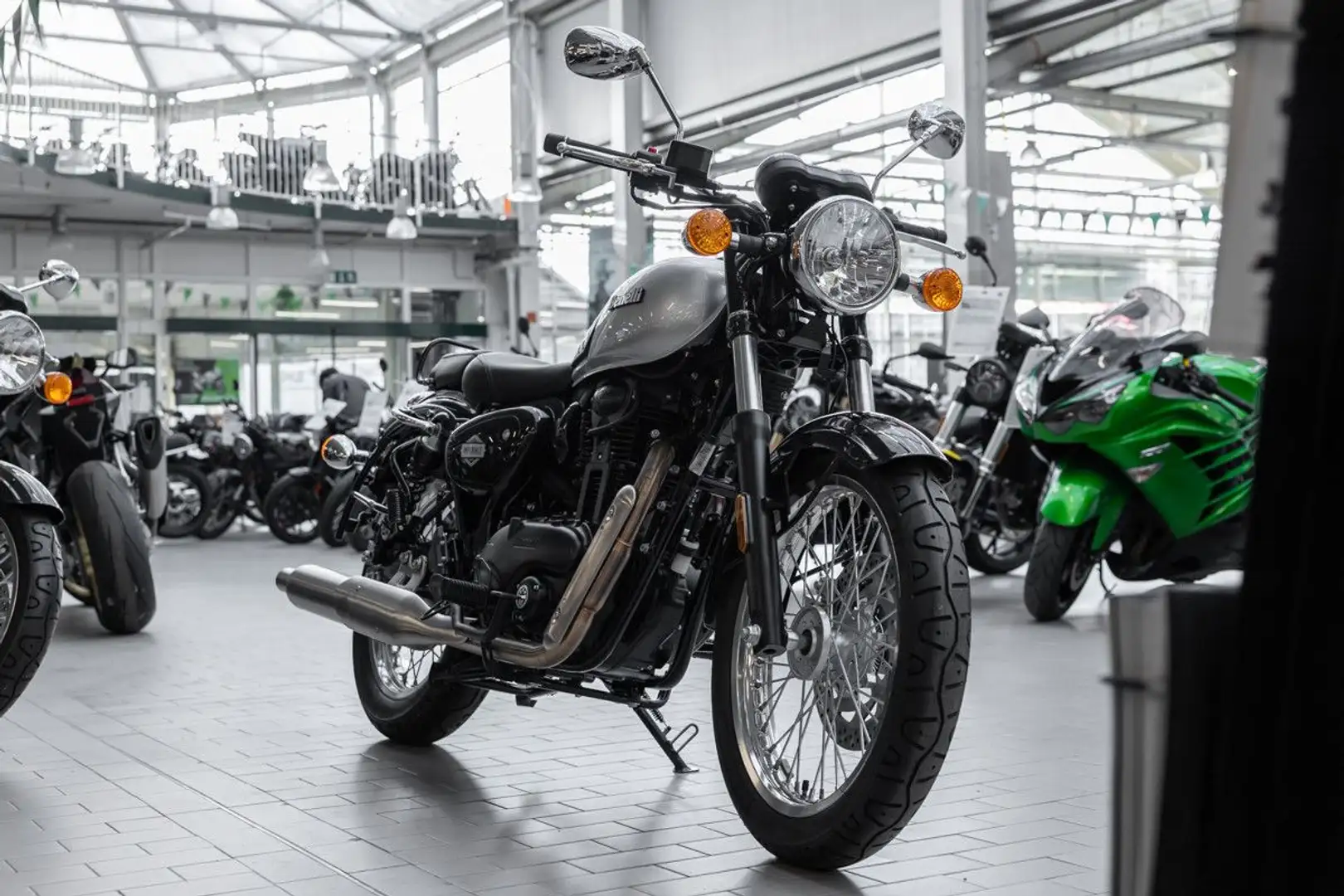 Benelli Imperiale 400 ABS, sofort lieferbar Argintiu - 2