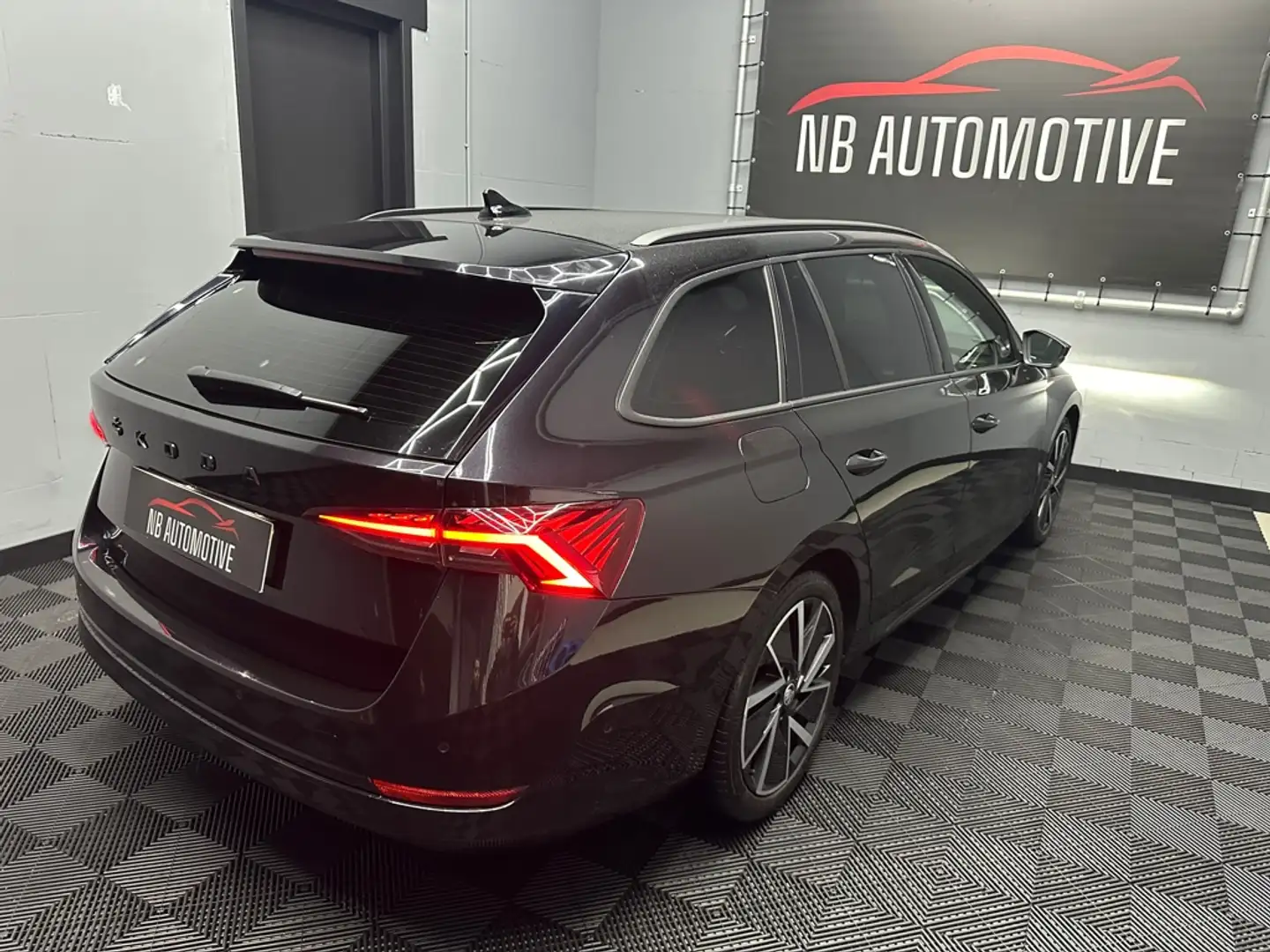 Skoda Octavia Combi 2.0 TDI Business Edition Nero - 2