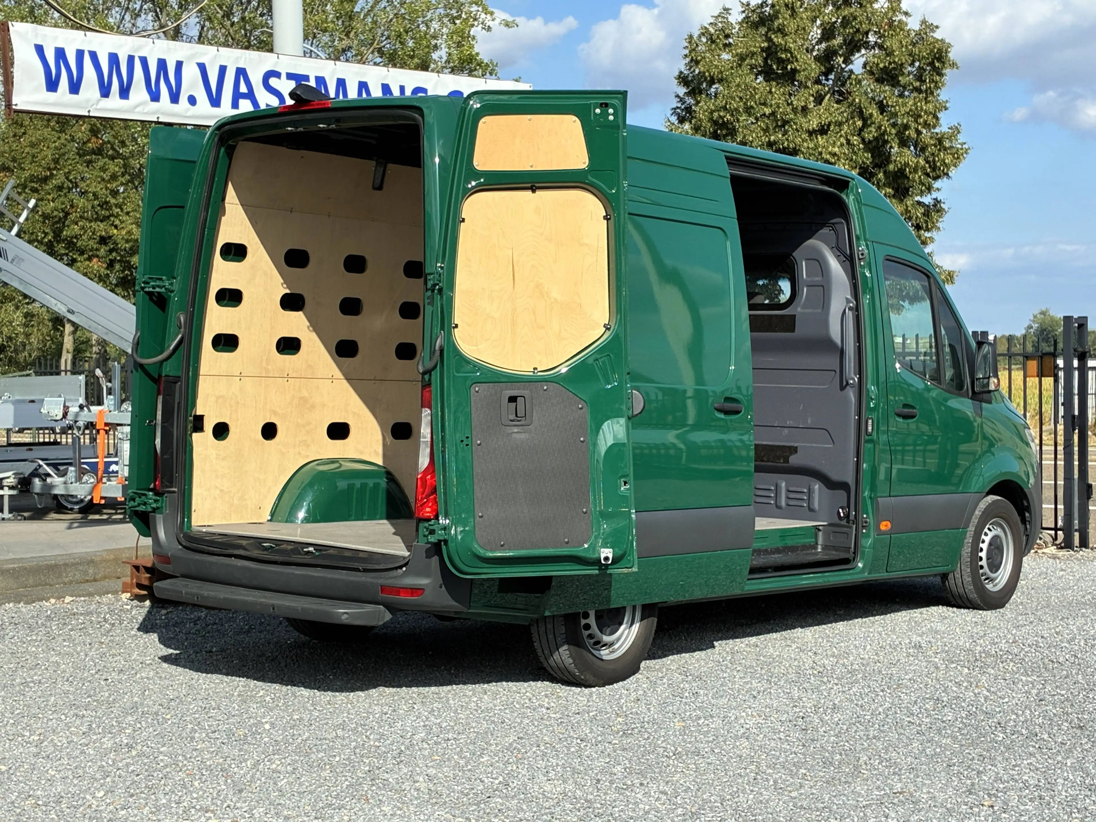 Mercedes-Benz Sprinter 319 / 40.900 € + BTW / L2H2 / 190 PK / Apple Car-Play / 270° Deuren — photo 13