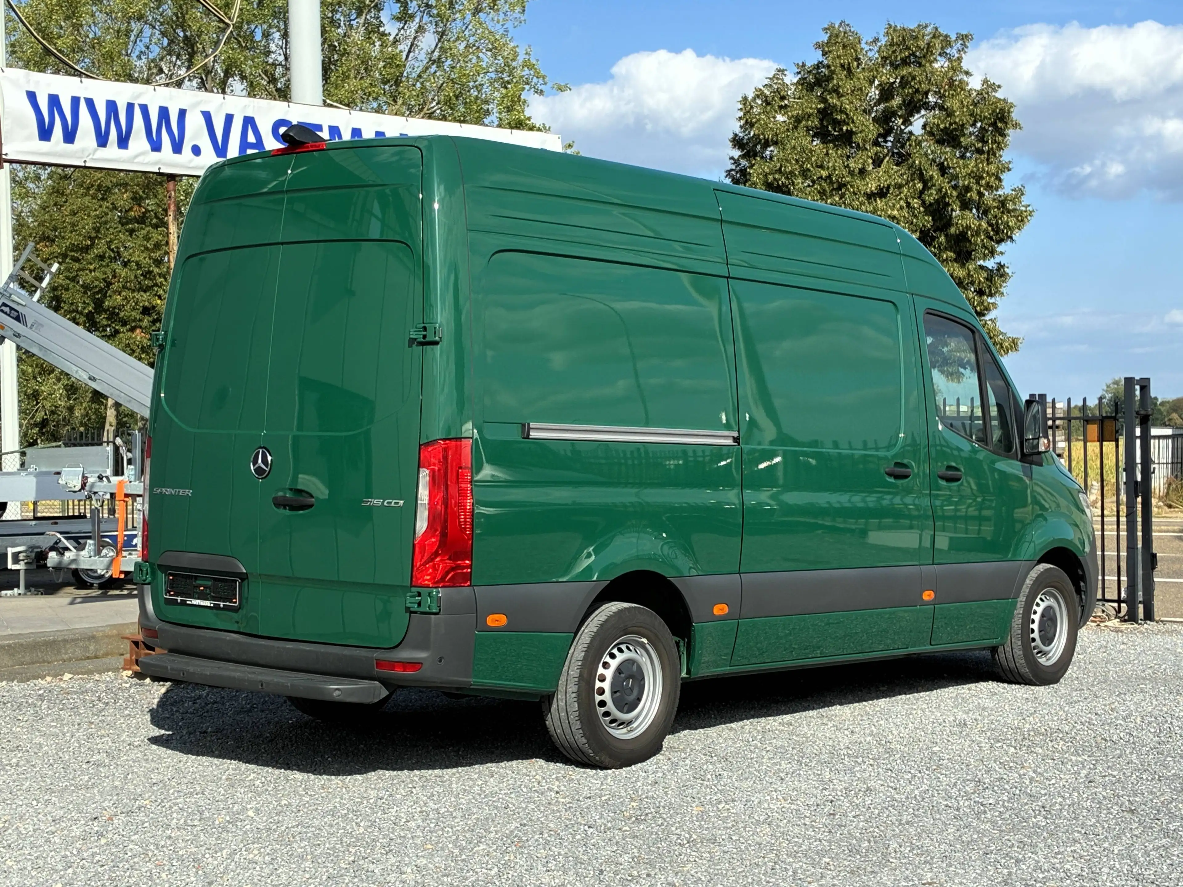 Mercedes-Benz Sprinter 319 / 40.900 € + BTW / L2H2 / 190 PK / Apple Car-Play / 270° Deuren — photo 6