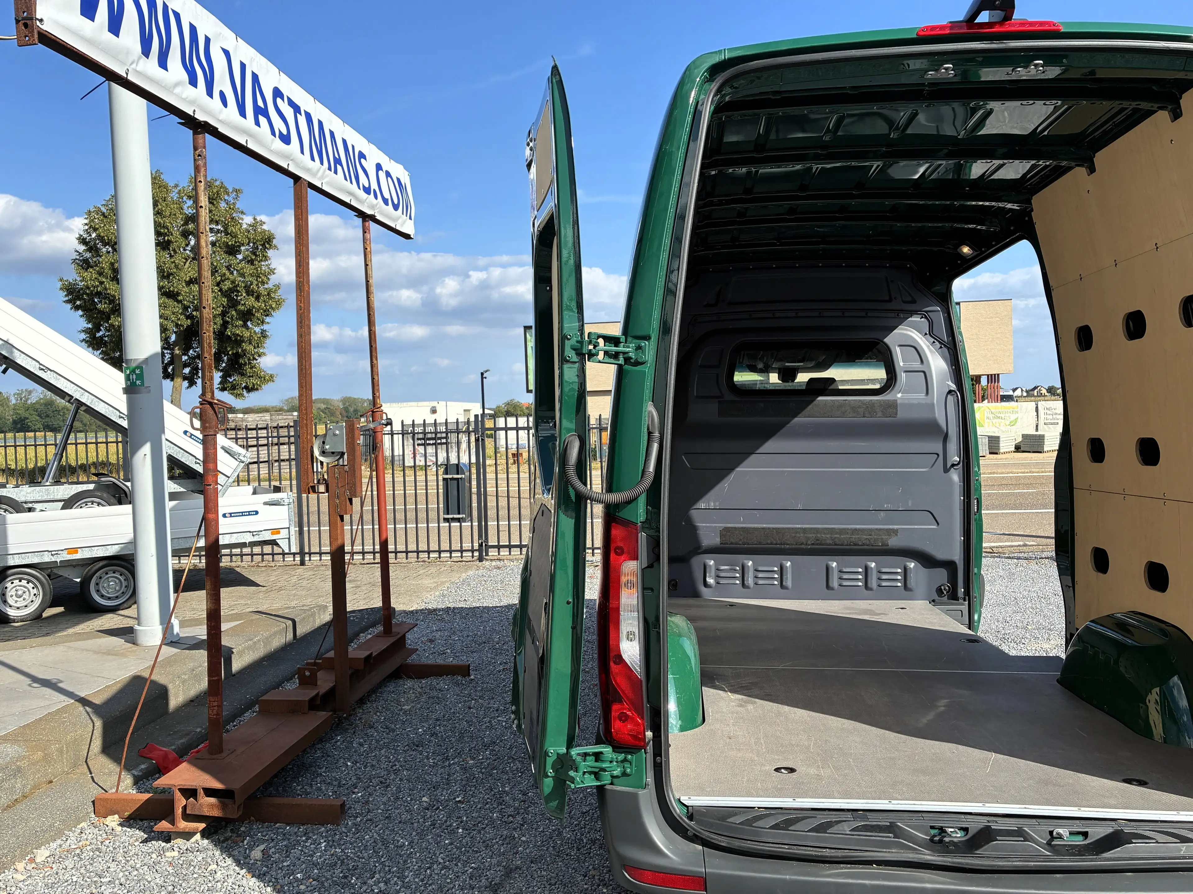 Mercedes-Benz Sprinter 319 / 40.900 € + BTW / L2H2 / 190 PK / Apple Car-Play / 270° Deuren — photo 15