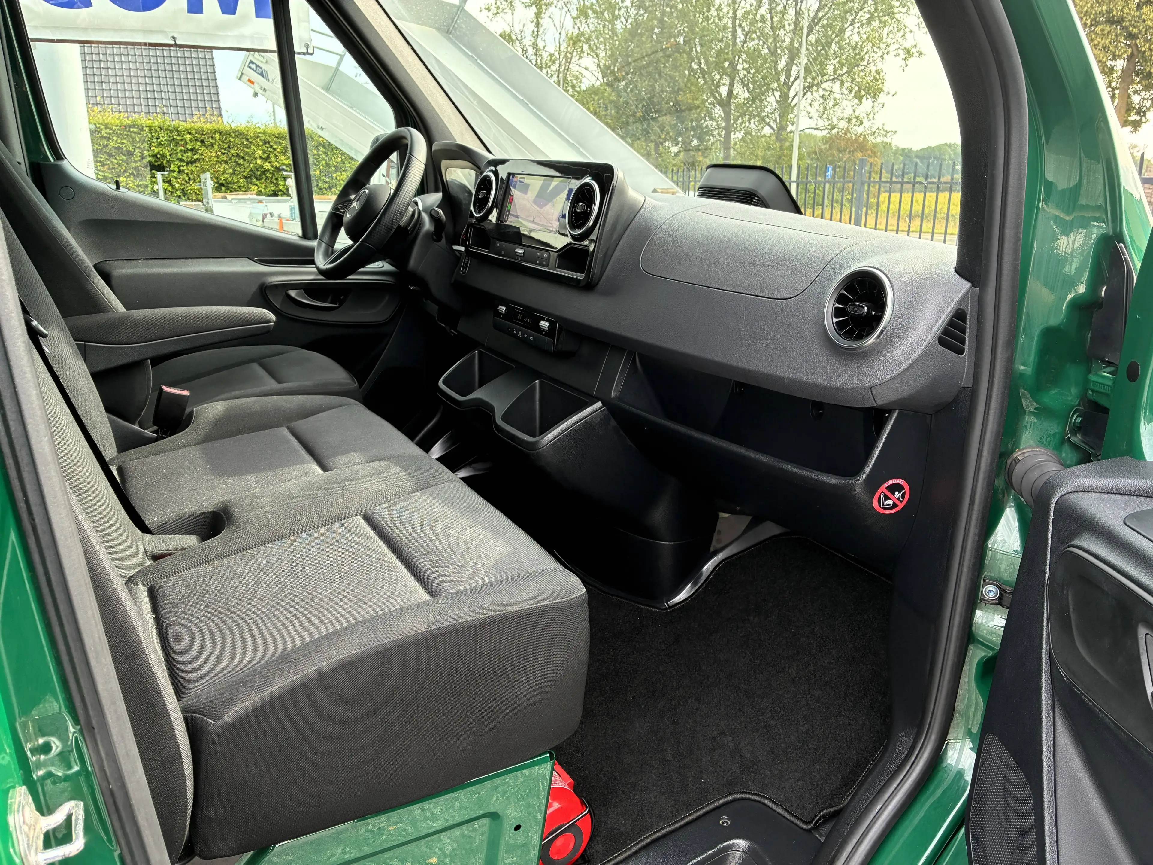 Mercedes-Benz Sprinter 319 / 40.900 € + BTW / L2H2 / 190 PK / Apple Car-Play / 270° Deuren — photo 9