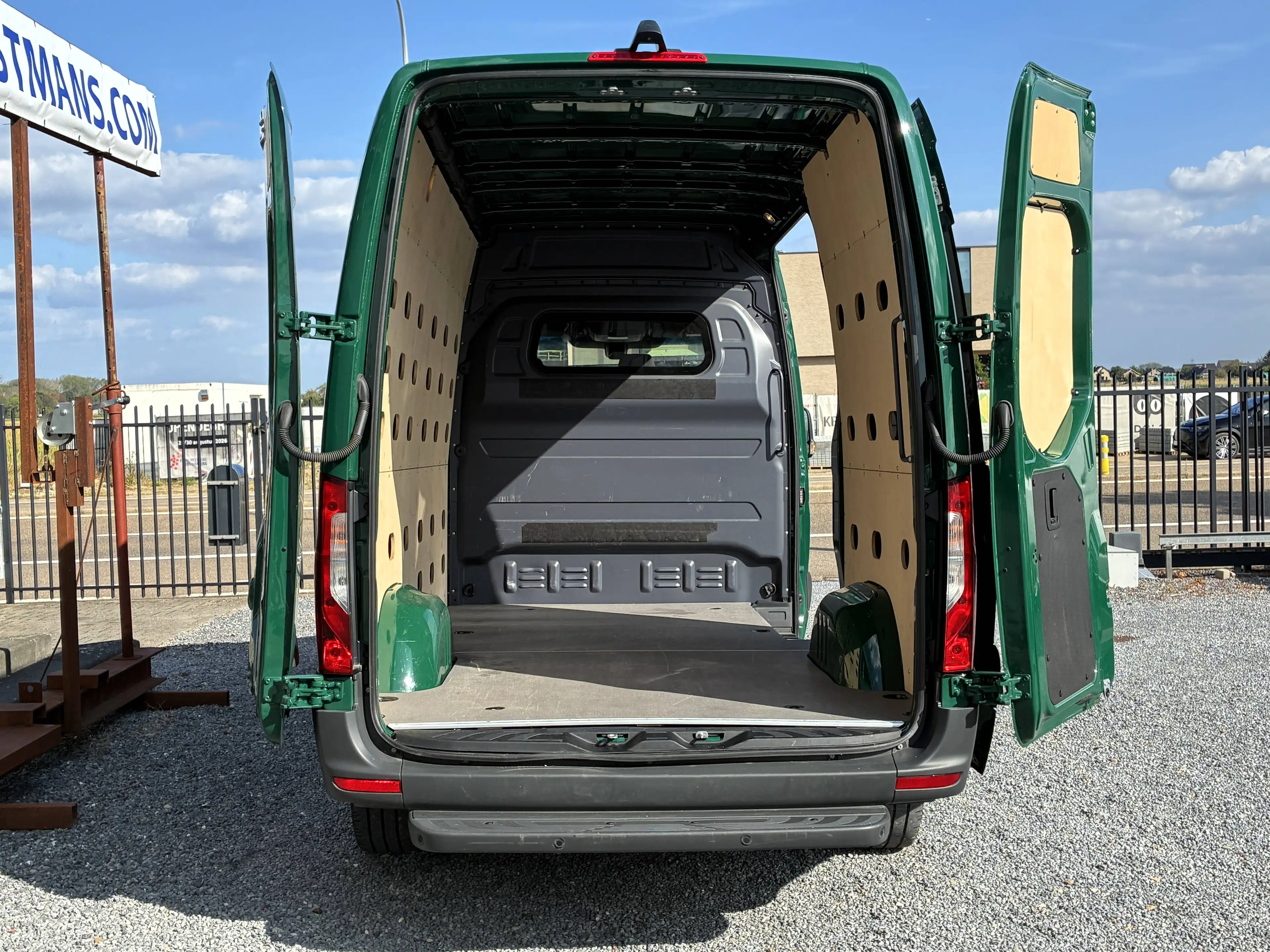 Mercedes-Benz Sprinter 319 / 40.900 € + BTW / L2H2 / 190 PK / Apple Car-Play / 270° Deuren — photo 14