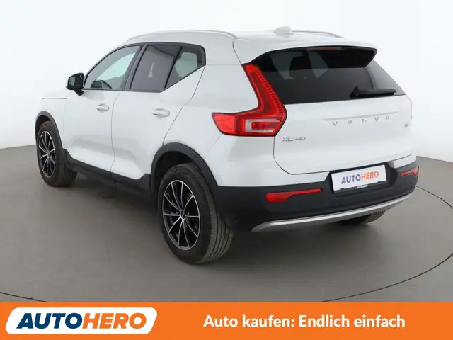 Volvo XC40 view 4