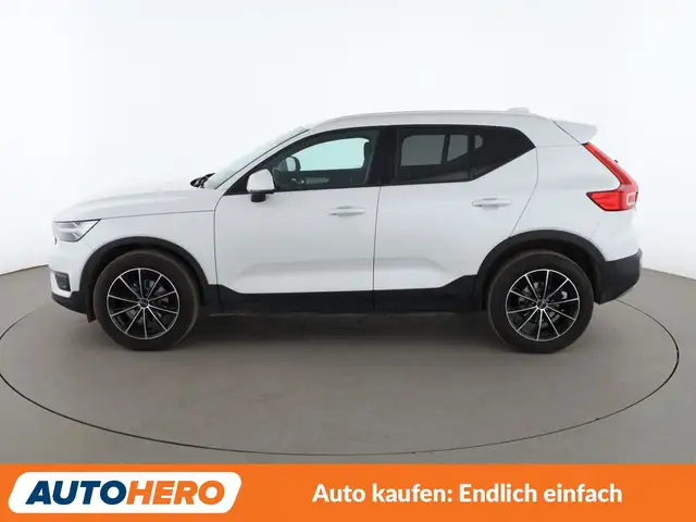 Volvo XC40 view 3