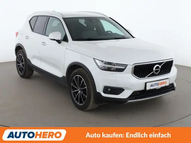 Volvo XC40 view 8