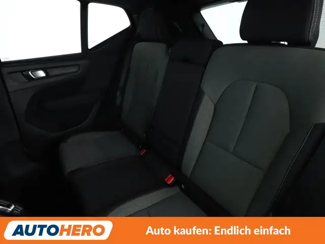 Volvo XC40 view 14
