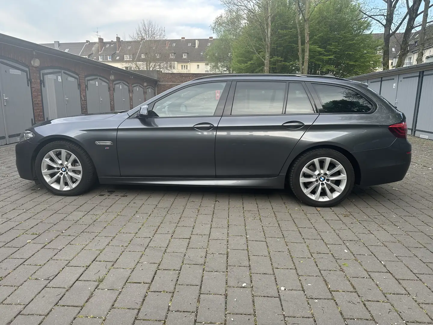 BMW 535 535 d *xDrive *M-Paket* Pano* Standh*ACC* Grau - 2