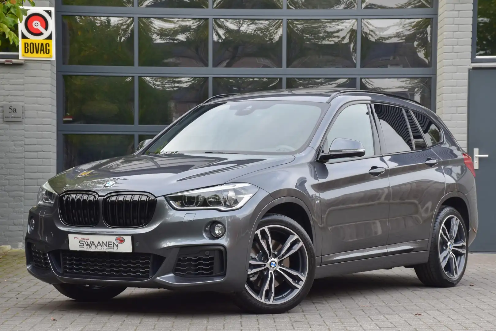 BMW X1 xDrive25i M Sport | Pano | ACC | Trekhaak Grijs - 1