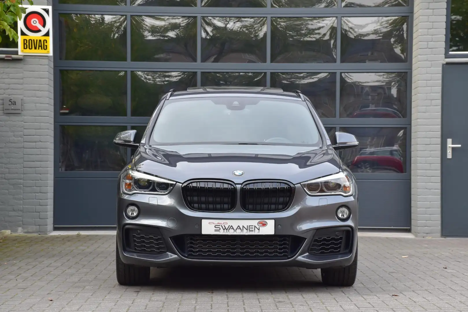 BMW X1 xDrive25i M Sport | Pano | ACC | Trekhaak Grijs - 2