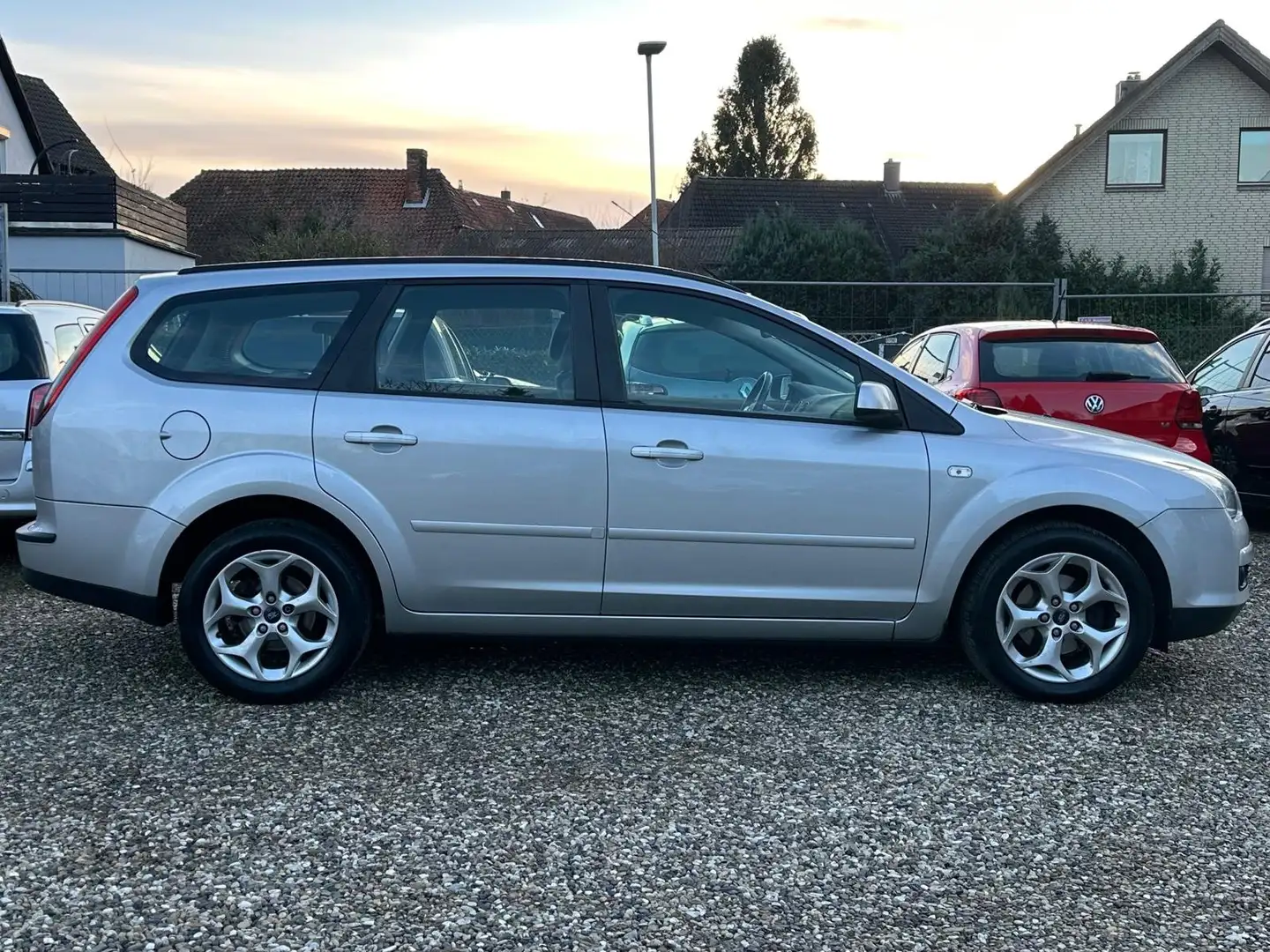 Ford Focus 1.8 Style Scheckheft SHZ Einparkhilfe Klima Alu Silber - 2