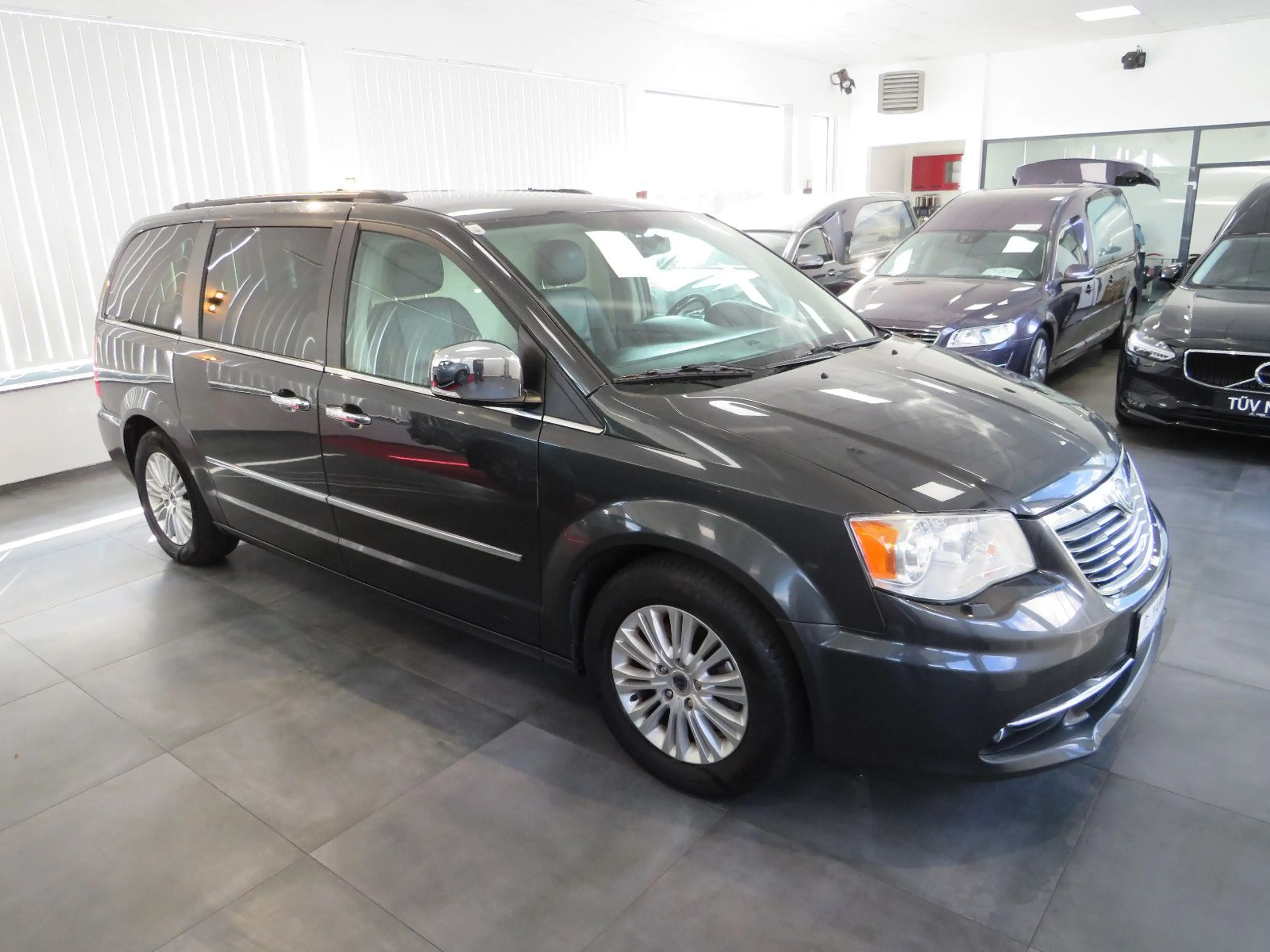 Lancia Voyager Hartung Bestattungswagen / Leichenwagen — photo 4