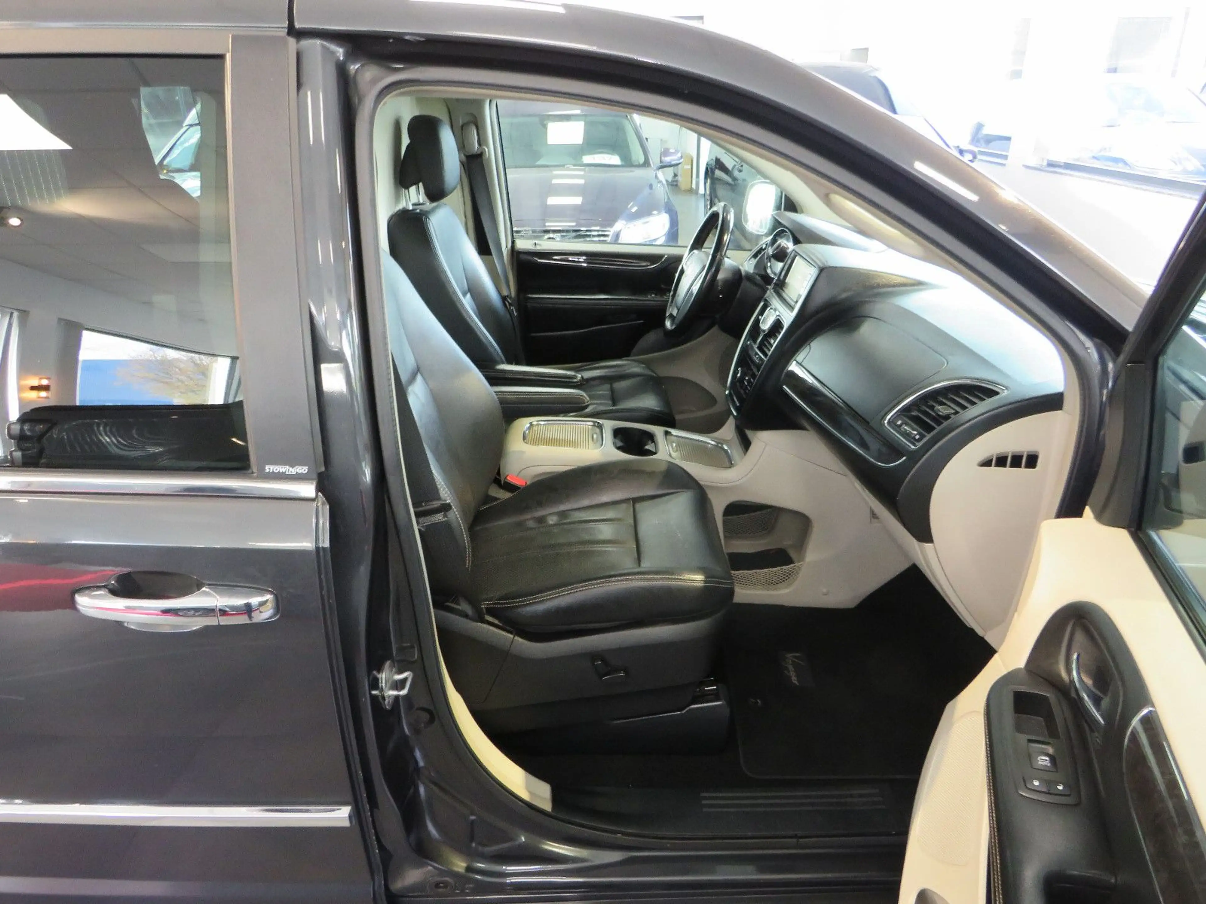 Lancia Voyager Hartung Bestattungswagen / Leichenwagen — photo 12