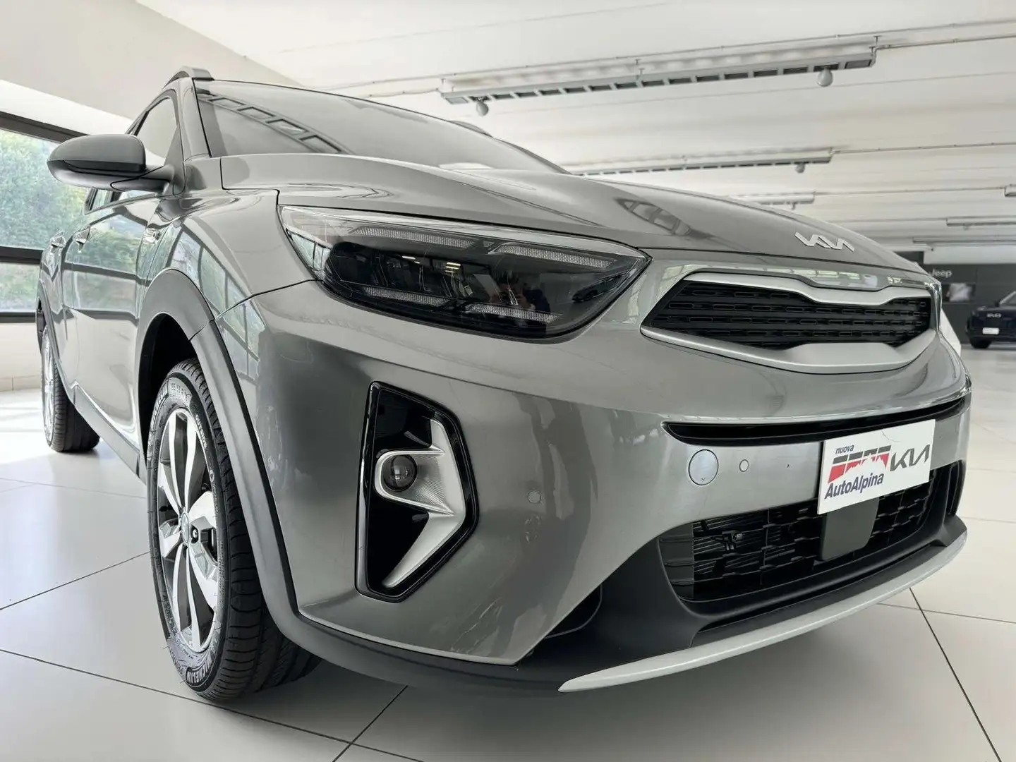 Kia Stonic 1.2 URBAN Šedá - 2