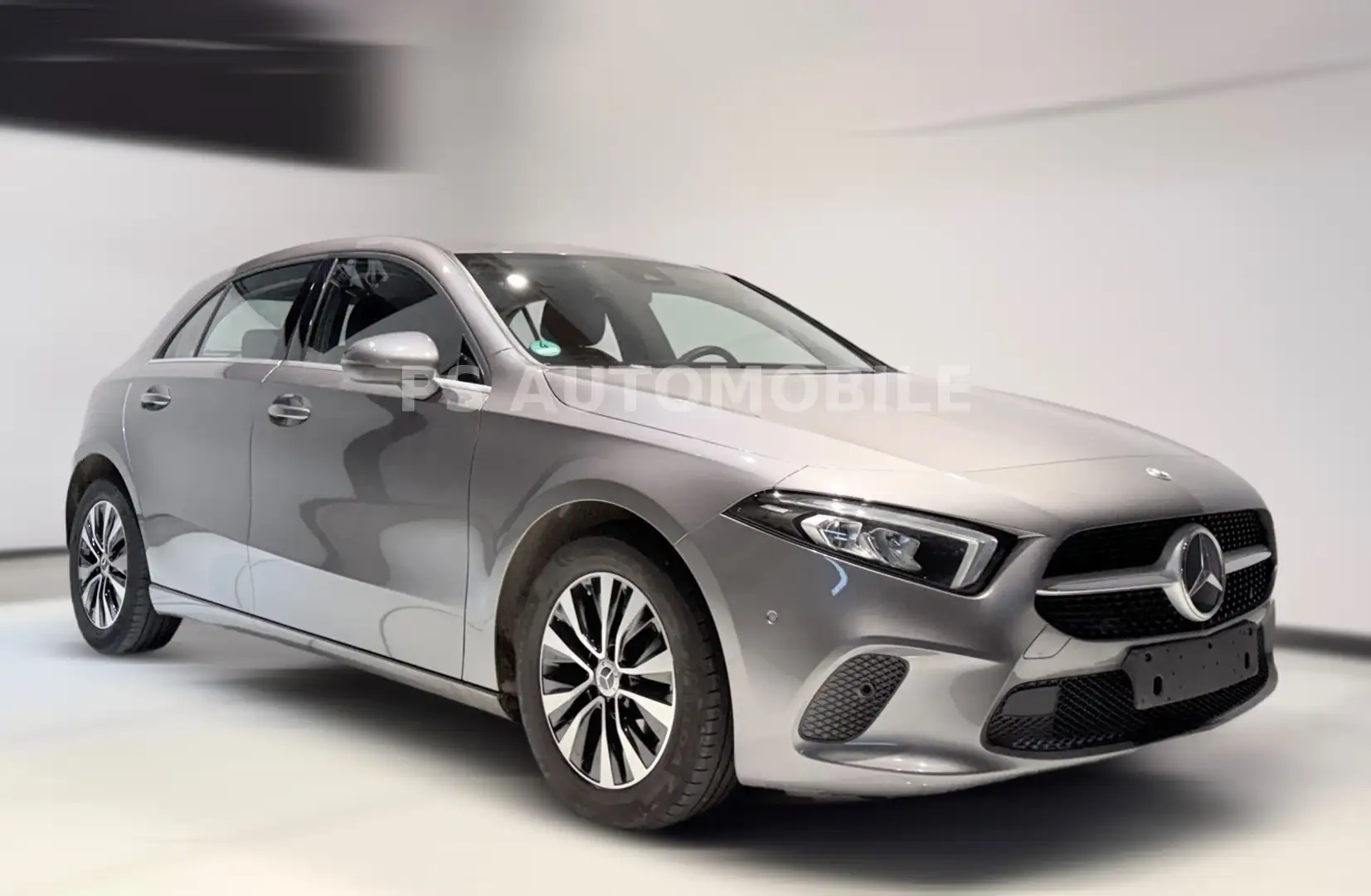 Mercedes-Benz A 180 d*MBUX*NAVI*LED*AHK*RFK*DAB*1.HD Gris - 2