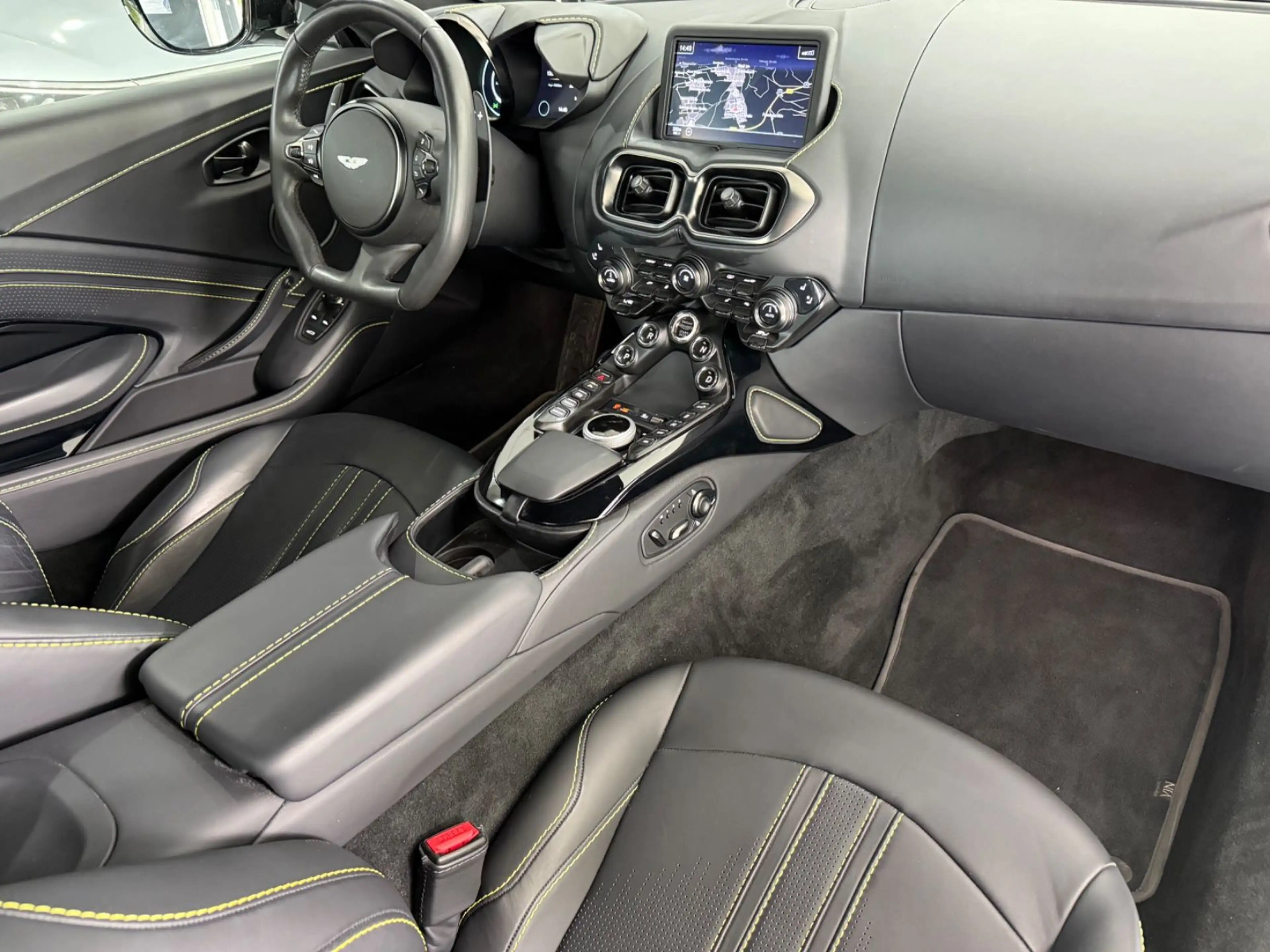 Aston Martin V8 *APEX GREY*21"*360*MEMORY*SITZBELÜFTUN — photo 7