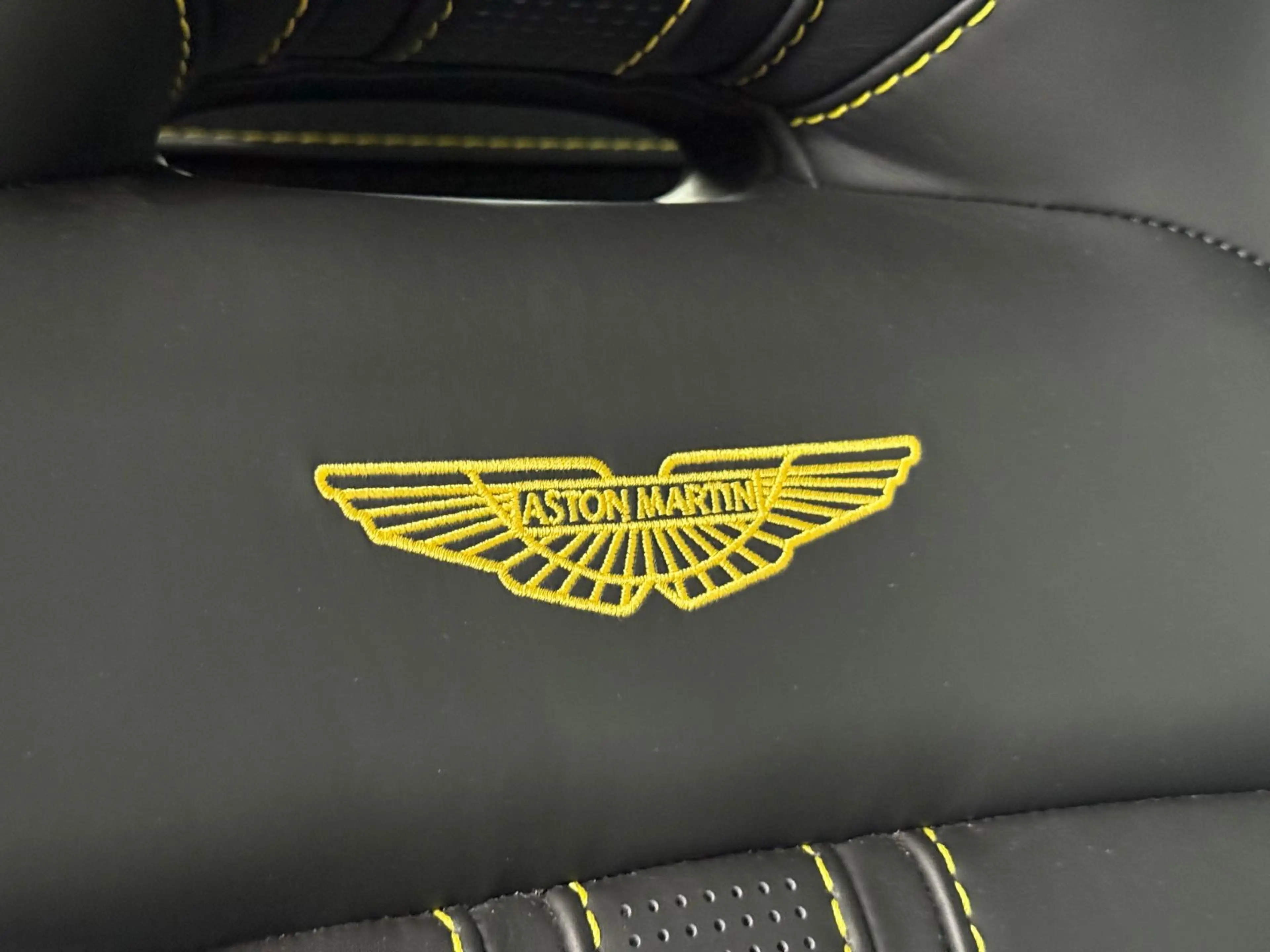Aston Martin V8 *APEX GREY*21"*360*MEMORY*SITZBELÜFTUN — photo 11
