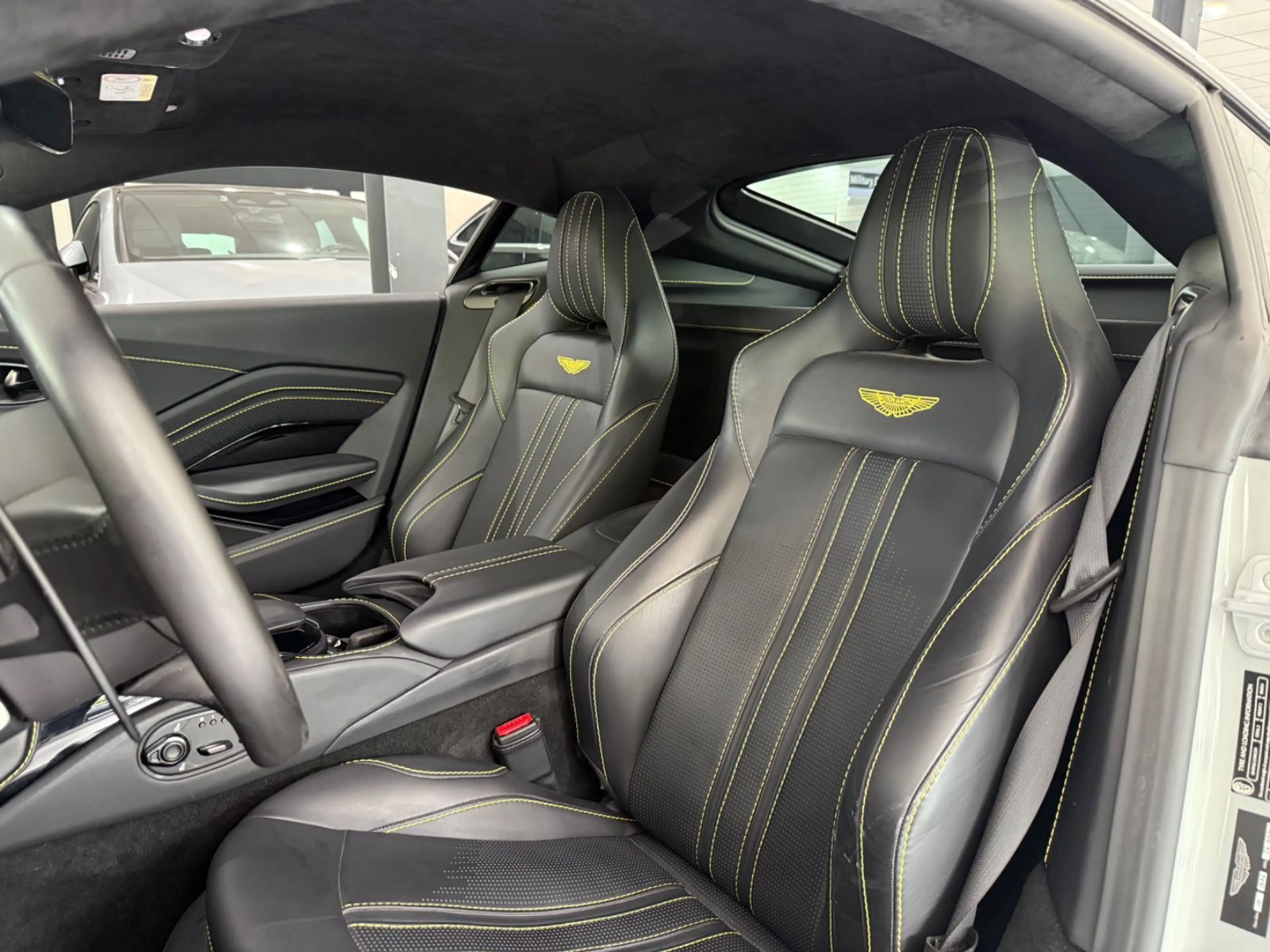 Aston Martin V8 *APEX GREY*21"*360*MEMORY*SITZBELÜFTUN — photo 6
