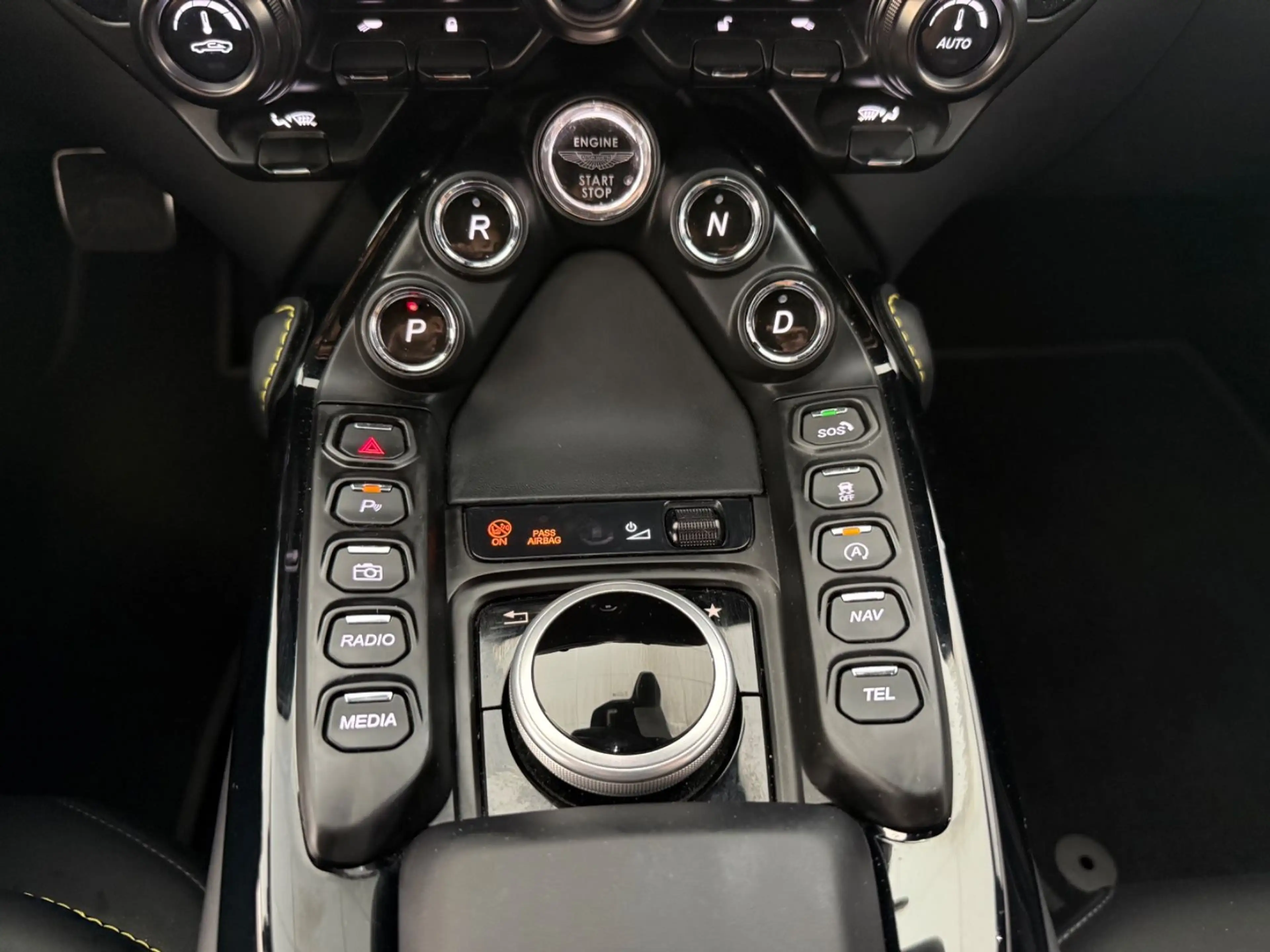 Aston Martin V8 *APEX GREY*21"*360*MEMORY*SITZBELÜFTUN — photo 12