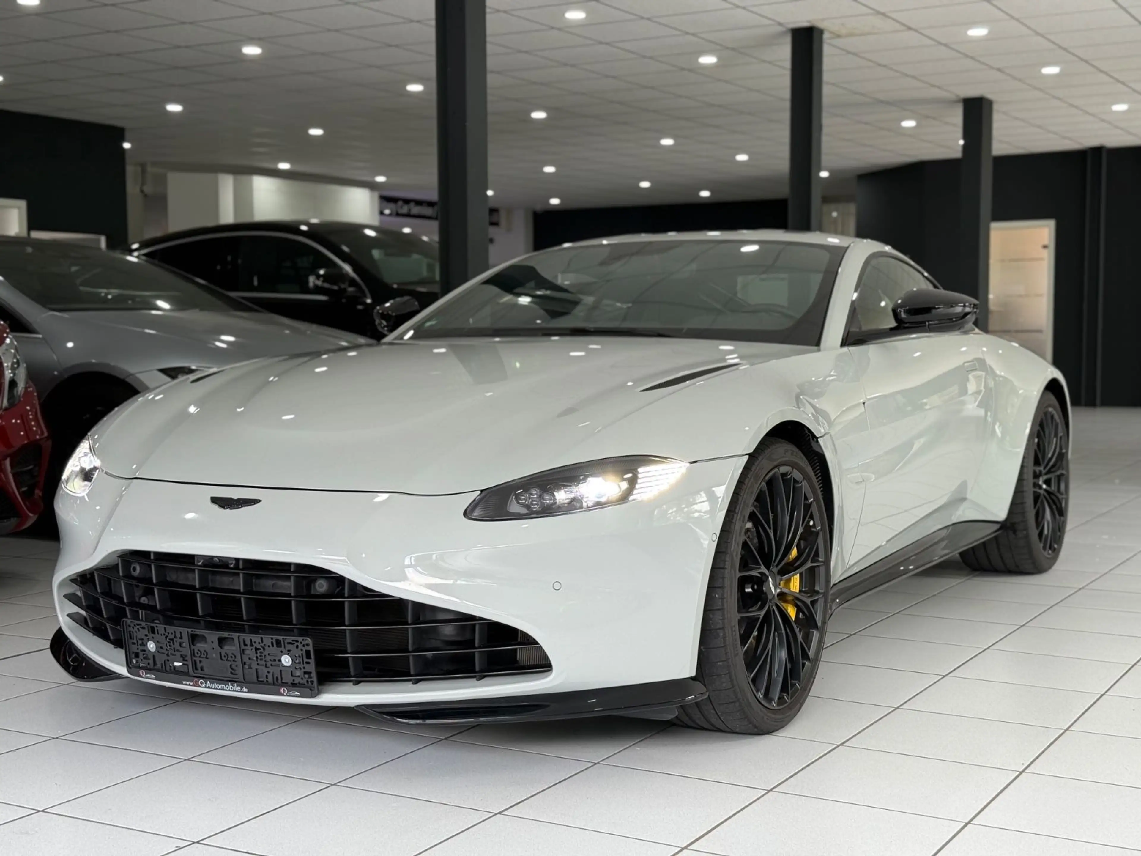 Aston Martin V8 *APEX GREY*21"*360*MEMORY*SITZBELÜFTUN