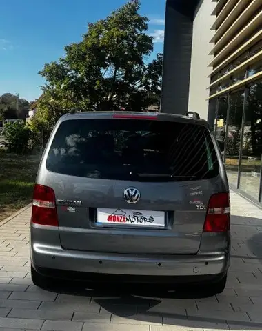 Volkswagen Touran view 4