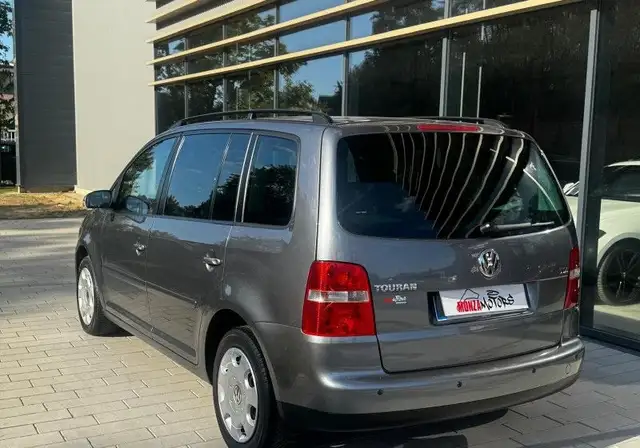 Volkswagen Touran view 5