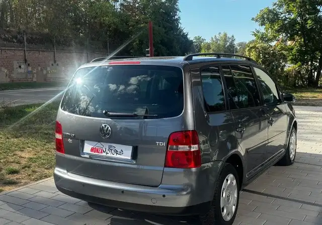 Volkswagen Touran view 6