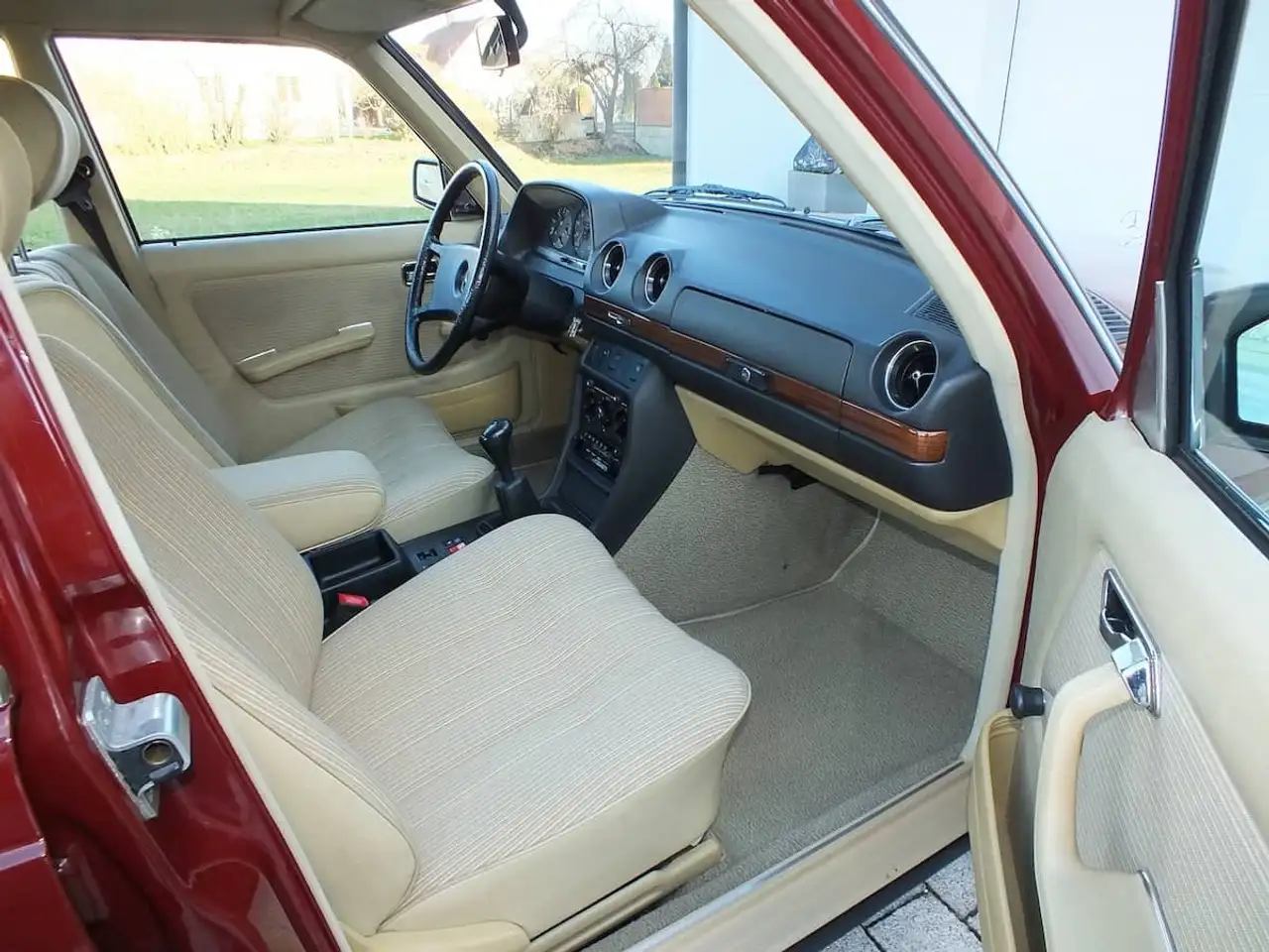 Mercedes-Benz 230 E W123 - DE Auto - lückenlose Historie, foto 9
