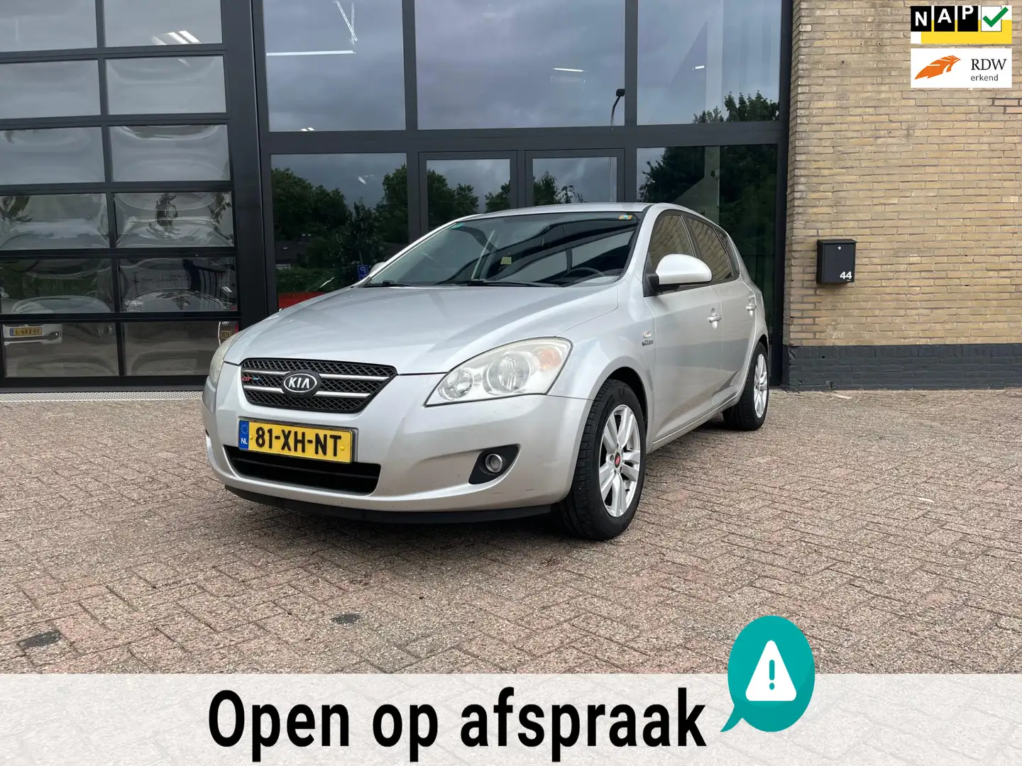 Kia Ceed / cee'd 1.6 X-ecutive , Airco, 5 deurs Grijs - 1