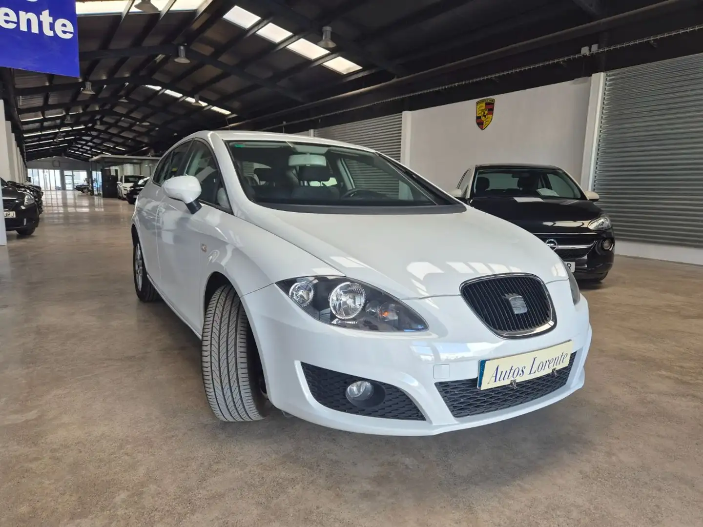 SEAT Leon 1.6TDI CR Emoción 90 Blanco - 2