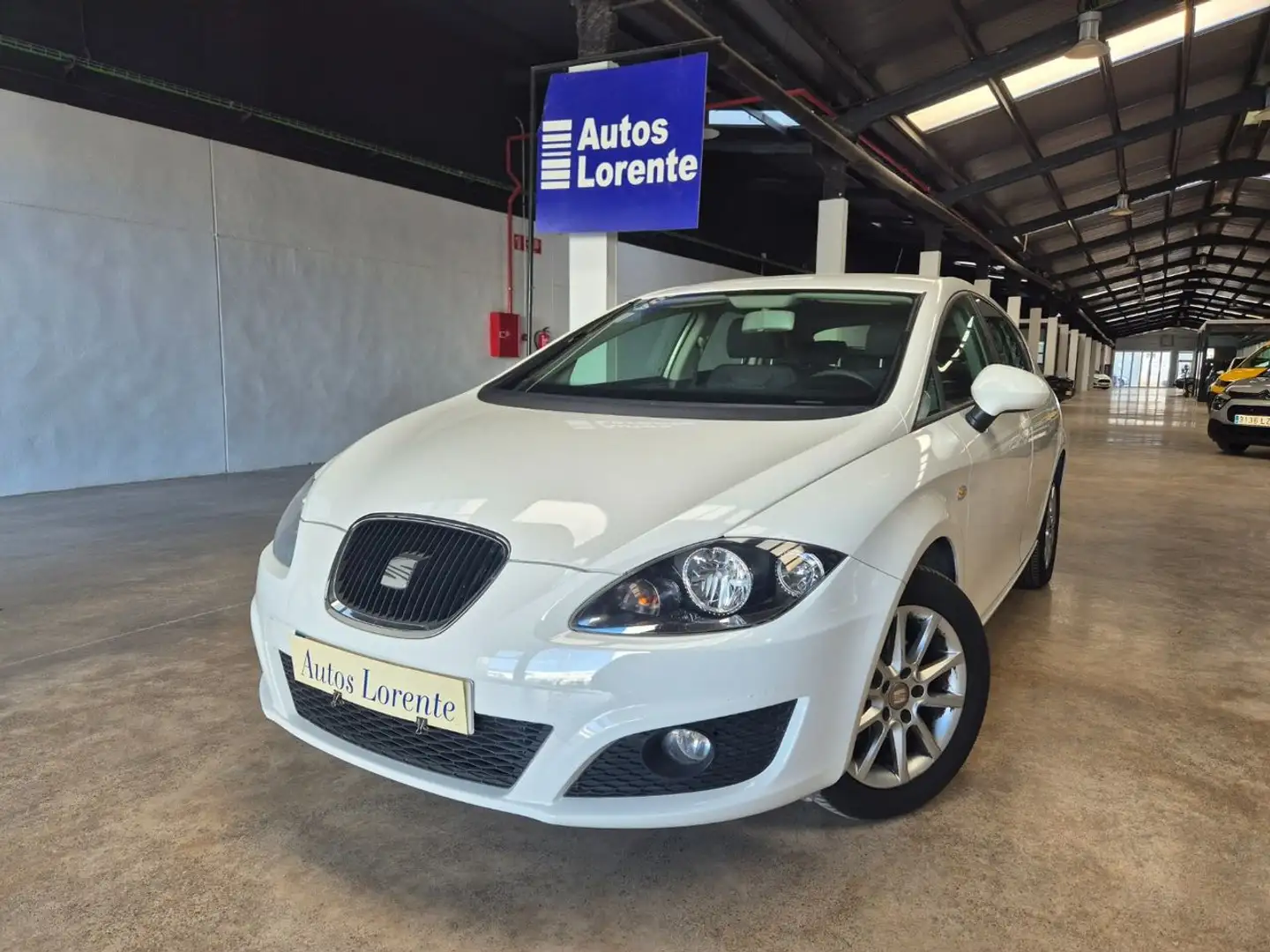 SEAT Leon 1.6TDI CR Emoción 90 Blanco - 1