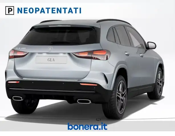 Mercedes-Benz Gla view 3