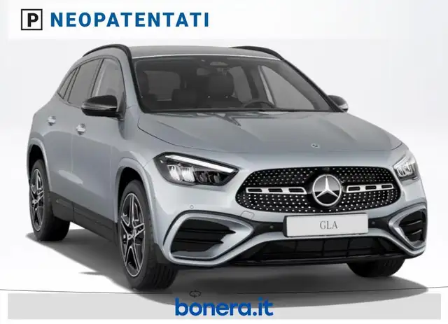 Mercedes-Benz Gla view 2