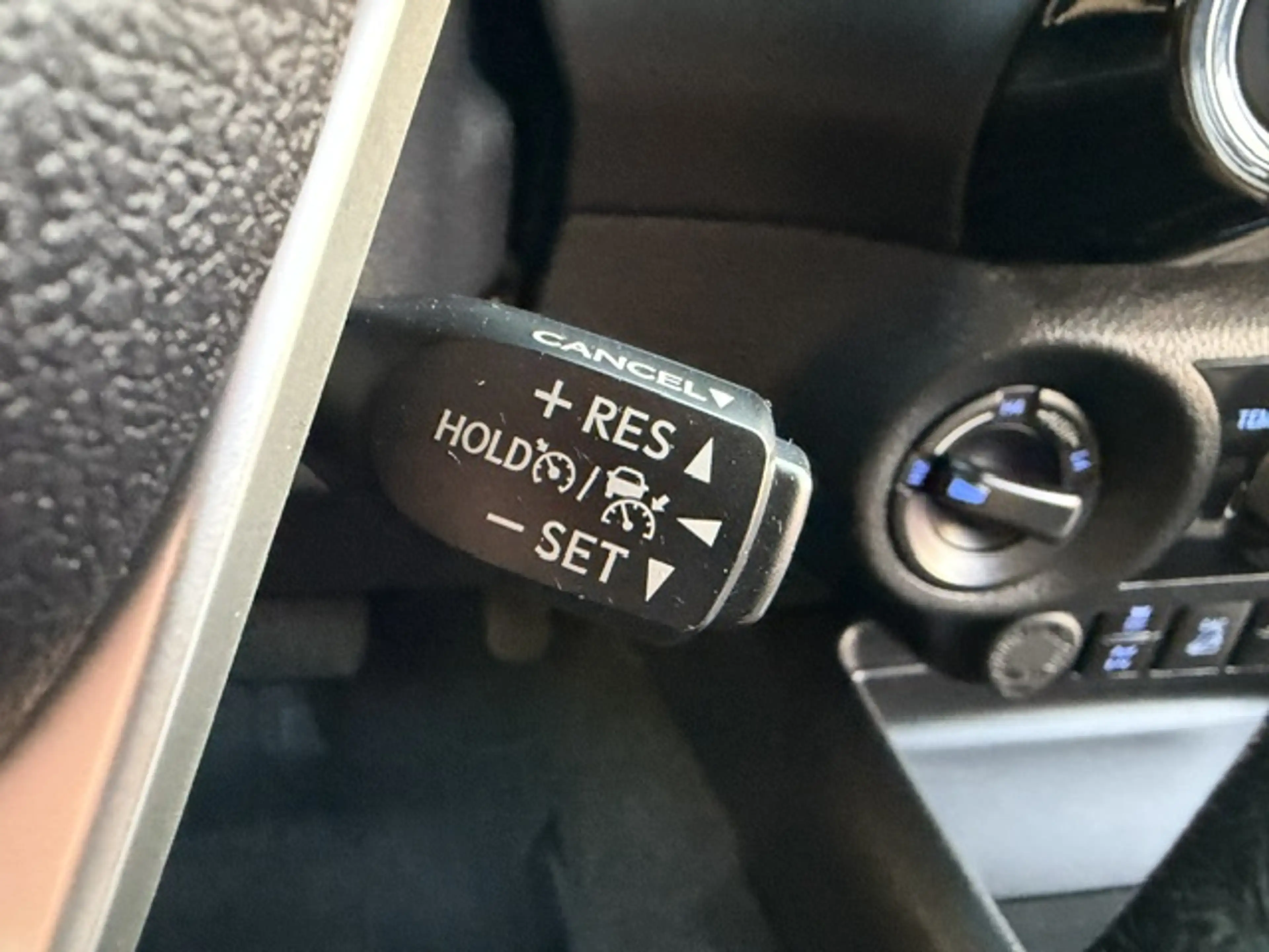 Toyota Hilux Double Cab Executive 4x4, AHK, Navi, Kamera, Alarm — photo 14
