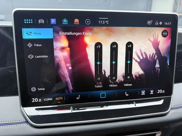 Volkswagen Tiguan view 25