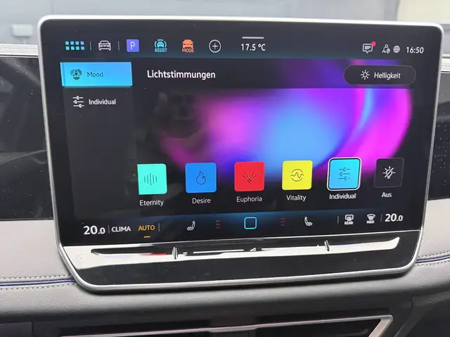 Volkswagen Tiguan view 23