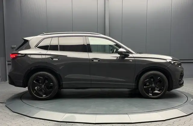 Volkswagen Tiguan view 8